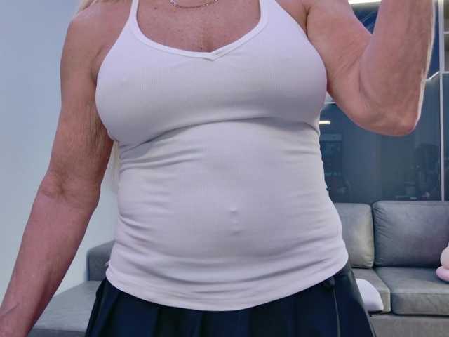 FitCougar live cam on BongaCams