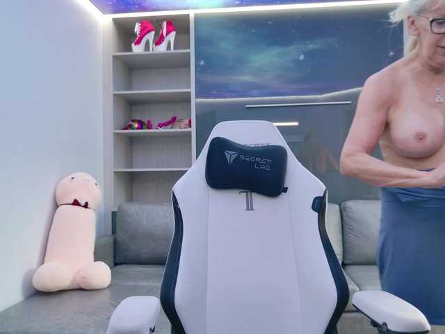 le modèle FitCougar est en webcam porno dans un show sur le site bongacams, il possède les tags suivants: White/Caucasian,Blonde,Shaved