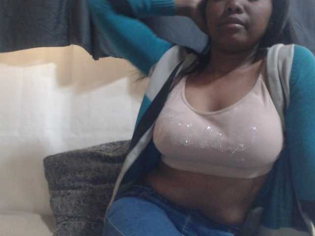 JustHotLove, en vivo ahora en BongaCams