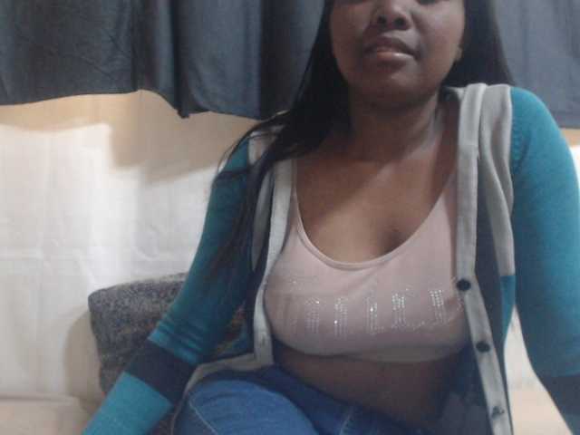 JustHotLove, en vivo ahora en BongaCams