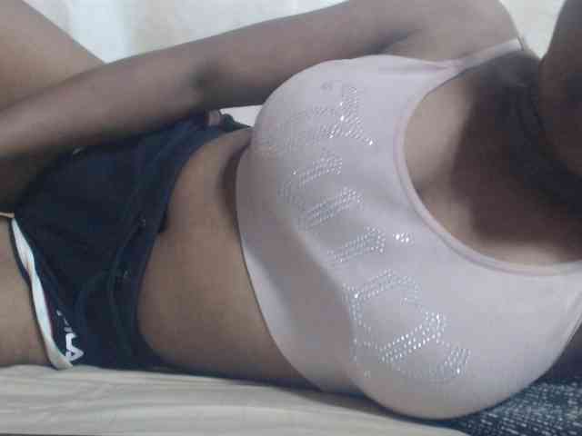 JustHotLove Live Webcam on BongaCams