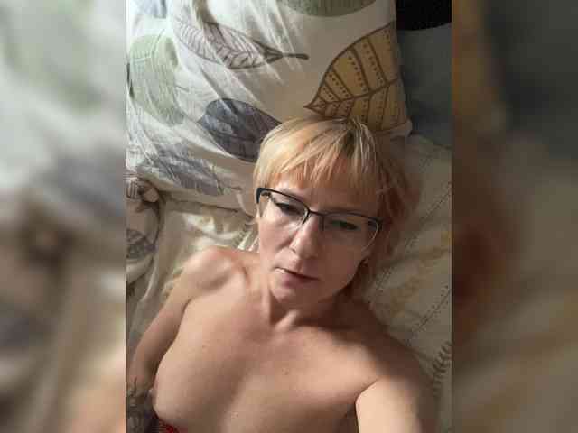 NadinKeddo live female cam on bongacams