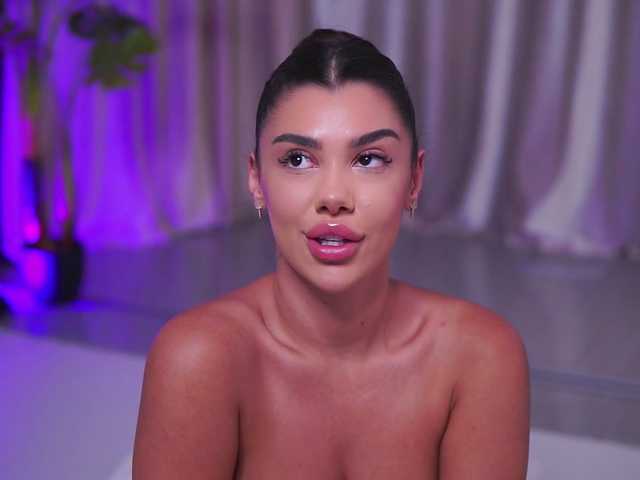 NatyDesiree live cam