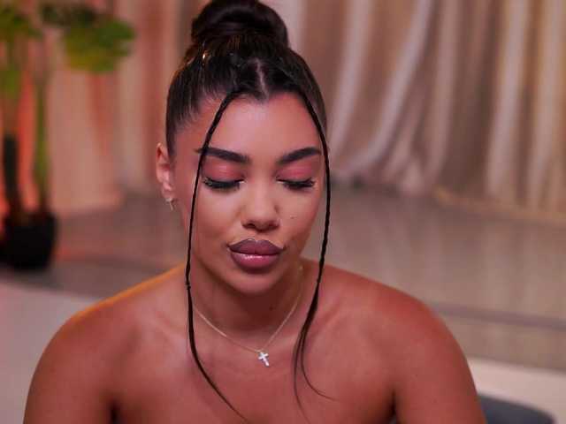 NatyDesiree live webcam show