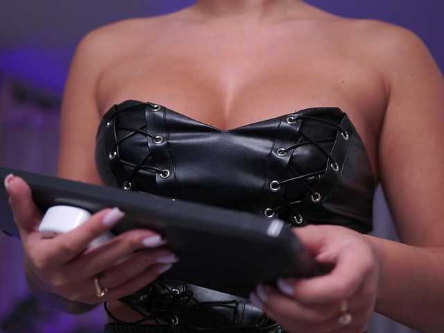 NatyDesiree live cam