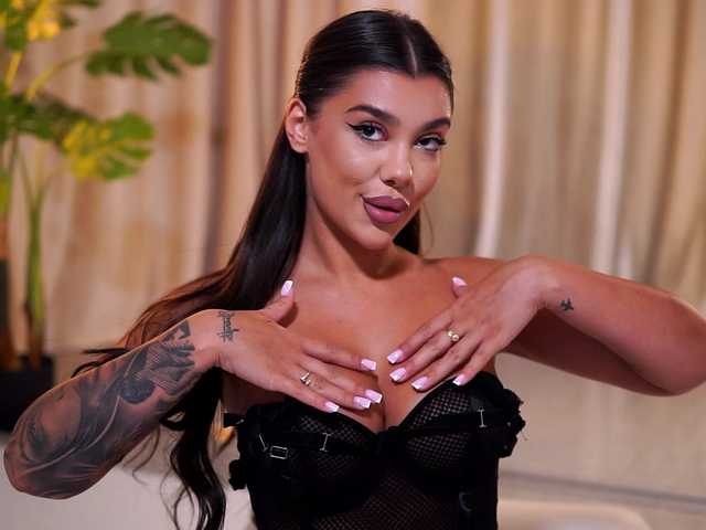 NatyDesiree live cam on BongaCams