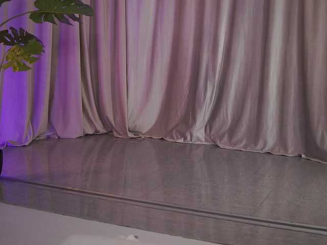NatyDesiree live cam
