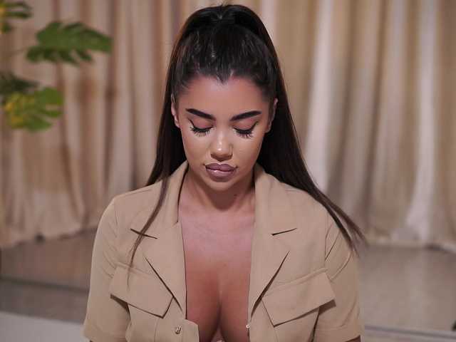 NatyDesiree live cam