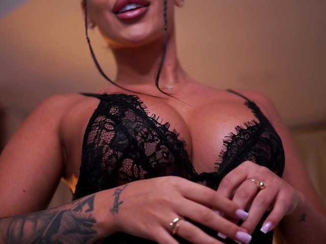 NatyDesiree live cam on BongaCams