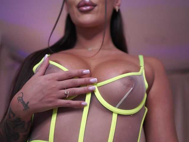 NatyDesiree live cam on BongaCams