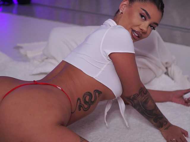 NatyDesiree live cam