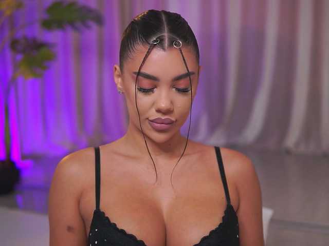 NatyDesiree live cam