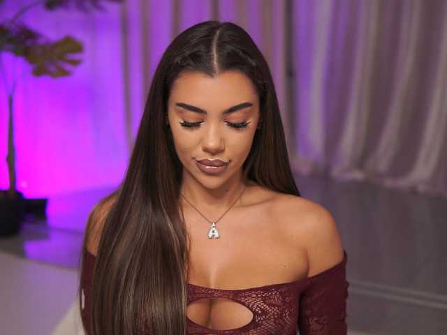 NatyDesiree live cam