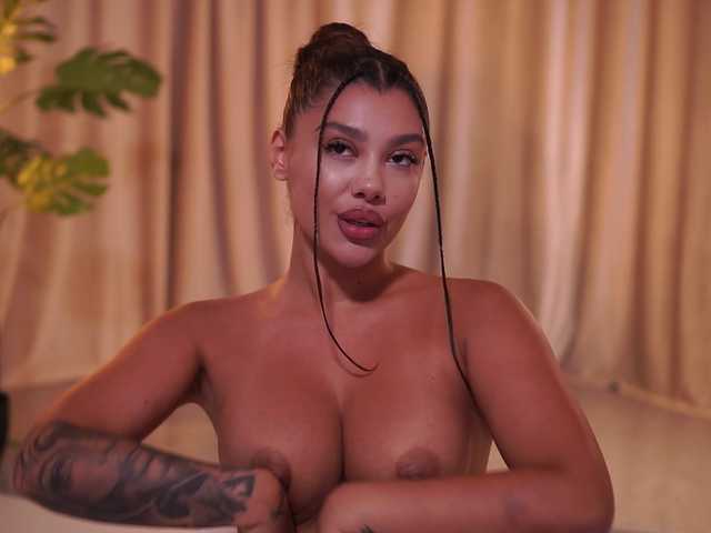 NatyDesiree live cam on BongaCams