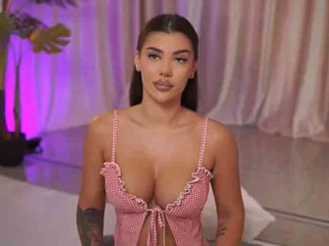 Model: NatyDesiree