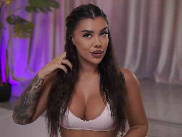 Model: NatyDesiree