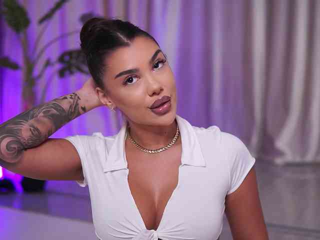 Model: NatyDesiree