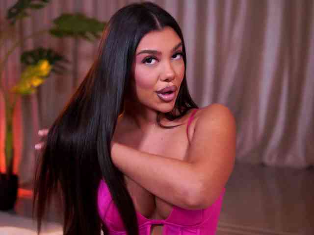 Model ini sedang live sekarang. NatyDesiree