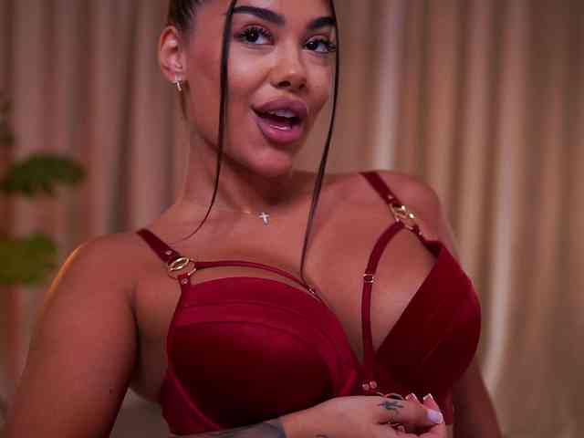 Model: NatyDesiree