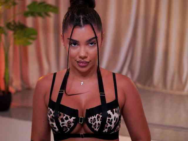Model: NatyDesiree