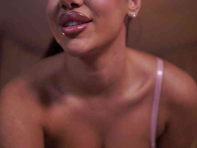 Model: NatyDesiree