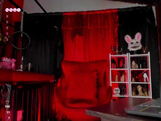 MistressAndre live cam preview