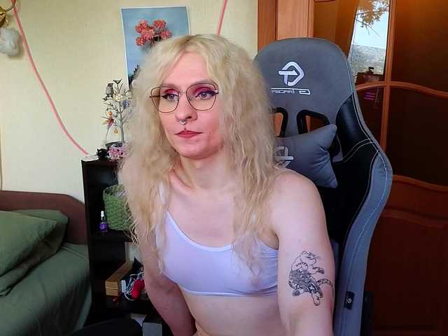 LoryMyaf live webcam show
