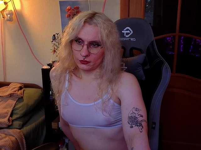 LoryMyaf live webcam show