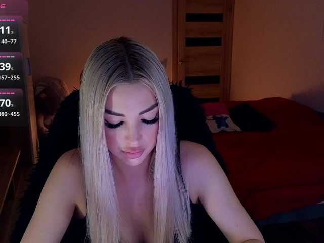 MilanaOmgReal live webcam show