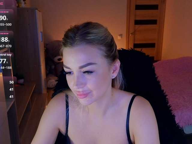 MilanaOmgReal live cam on BongaCams