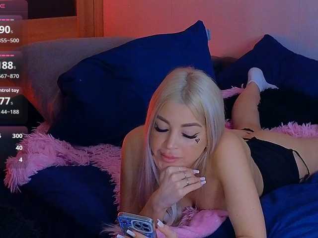 MilanaOmgReal live cam preview