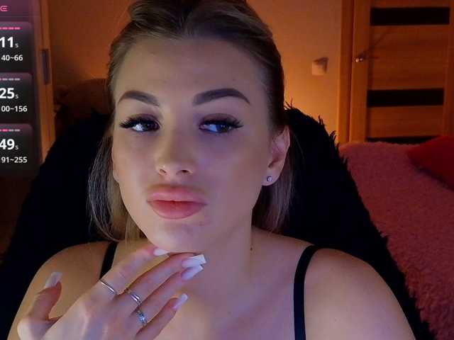 MilanaOmgReal live cam on BongaCams