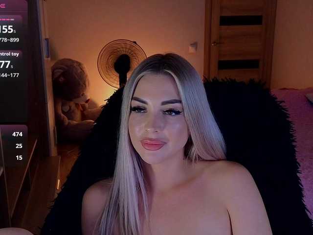 MilanaOmgReal live webcam show