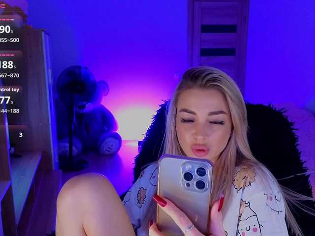 MilanaOmgReal live cam on BongaCams