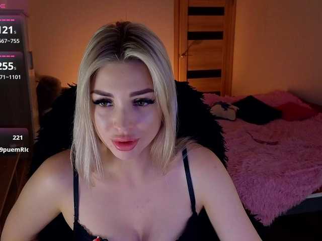 MilanaOmgReal live webcam show