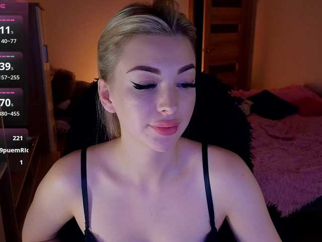 MilanaOmgReal live webcam show