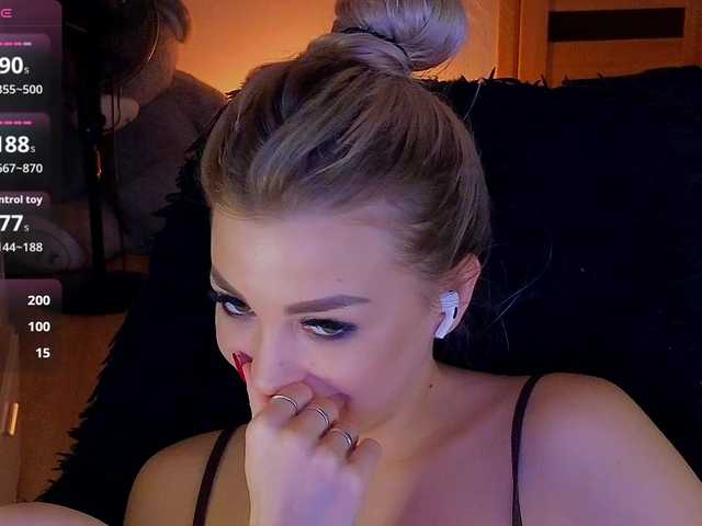 MilanaOmgReal live cam on BongaCams