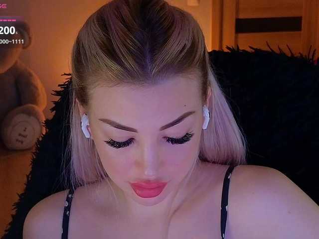 milanaomgreal cam belle