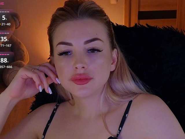 MilanaOmgReal live cam on BongaCams