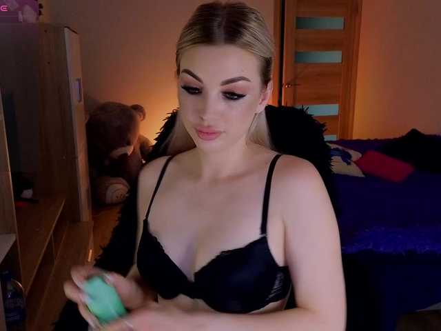 MilanaOmgReal live cam on BongaCams