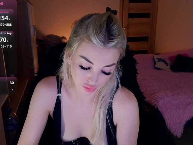 MilanaOmgReal live cam on BongaCams