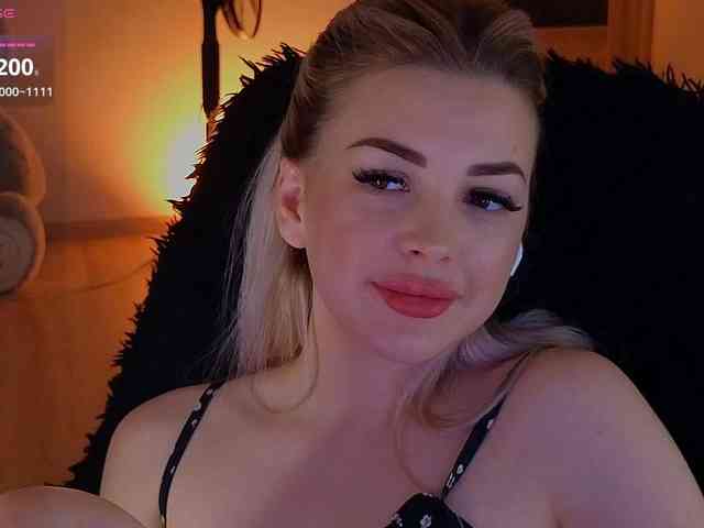 MilanaOmgReal webcam