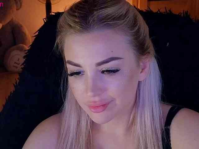 MilanaOmgReal webcam