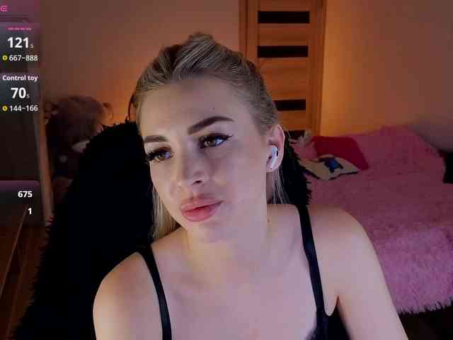 MilanaOmgReal webcam
