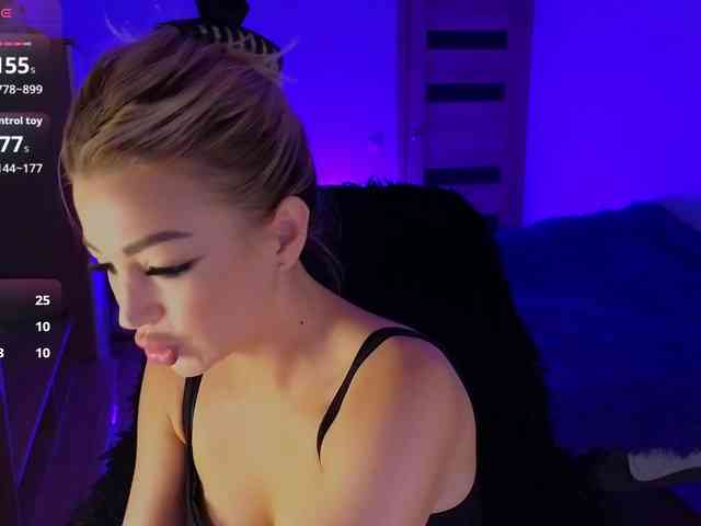 MilanaOmgReal webcam