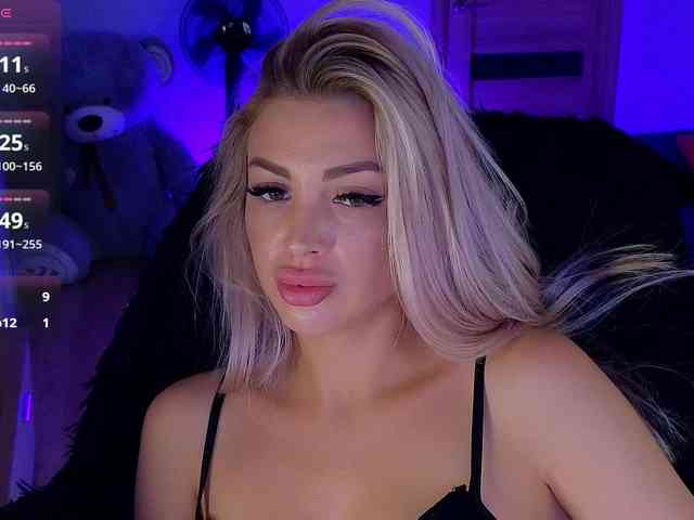 MilanaOmgReal webcam