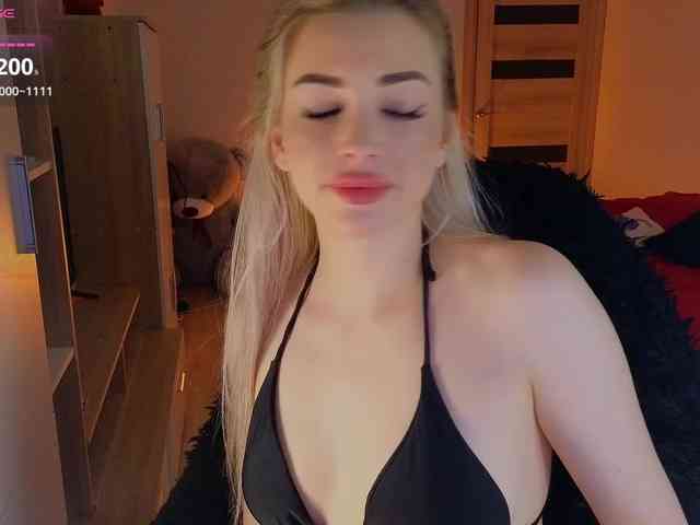 MilanaOmgReal webcam