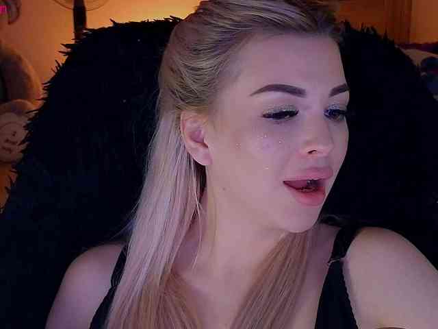 MilanaOmgReal webcam