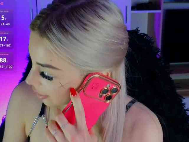 MilanaOmgReal webcam