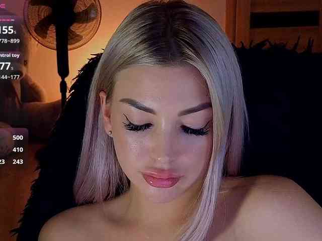 MilanaOmgReal webcam